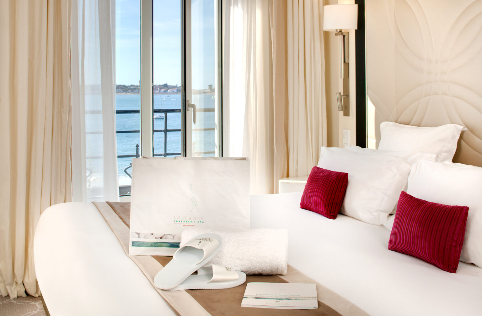 chambre d hotel saint jean de luz​