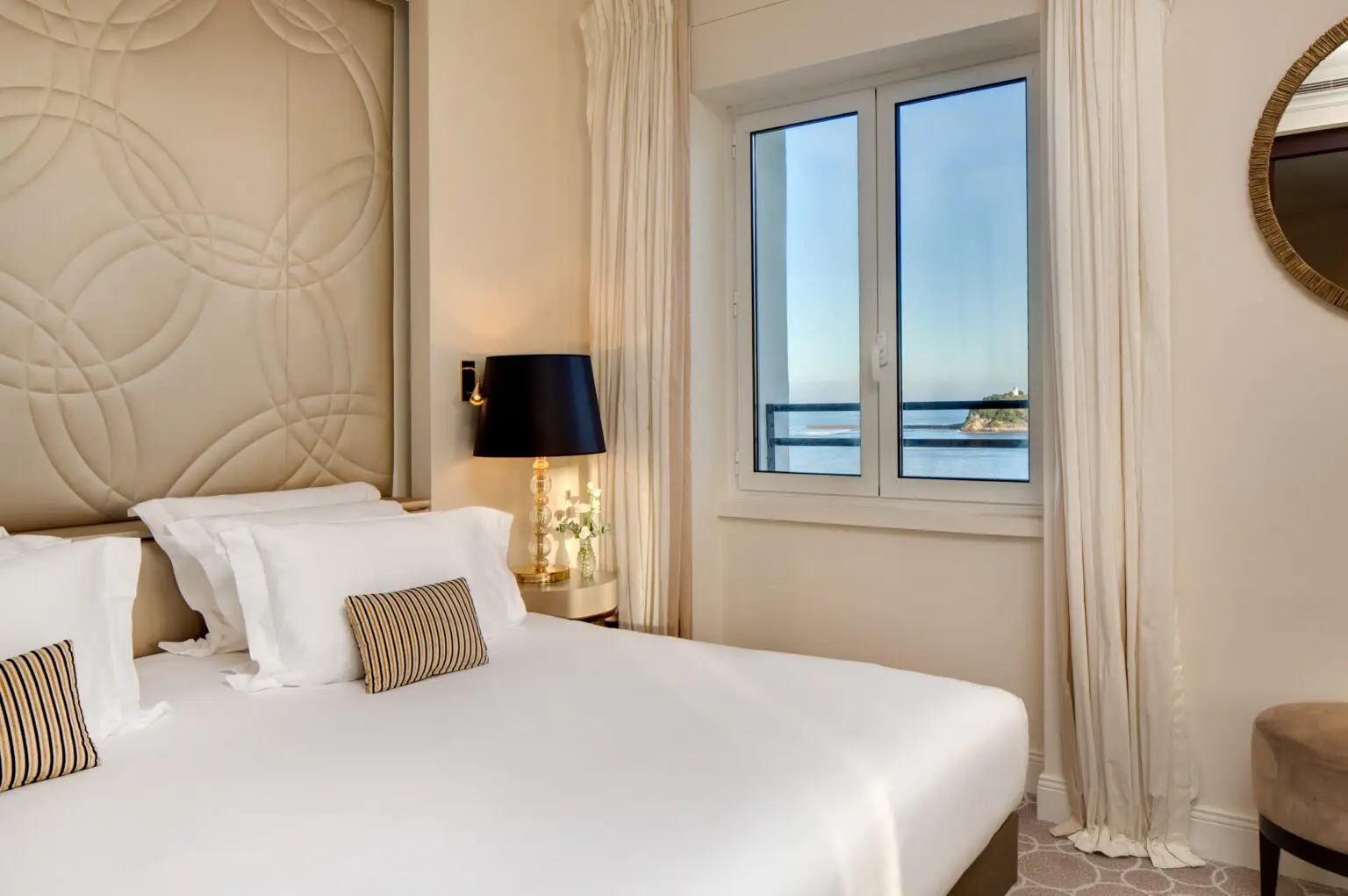 chambre d hotel saint jean de luz​