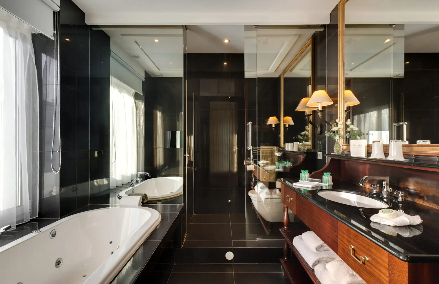 chambre grand hotel saint jean de luz​