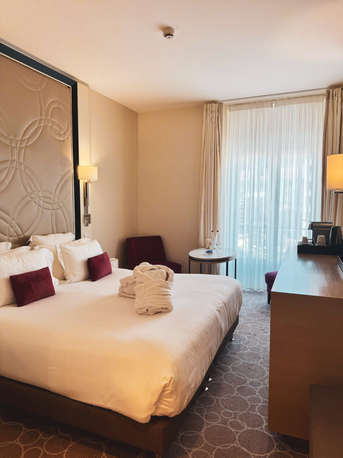 chambre-classique-vue-ville-luz-grand-hotel (1)