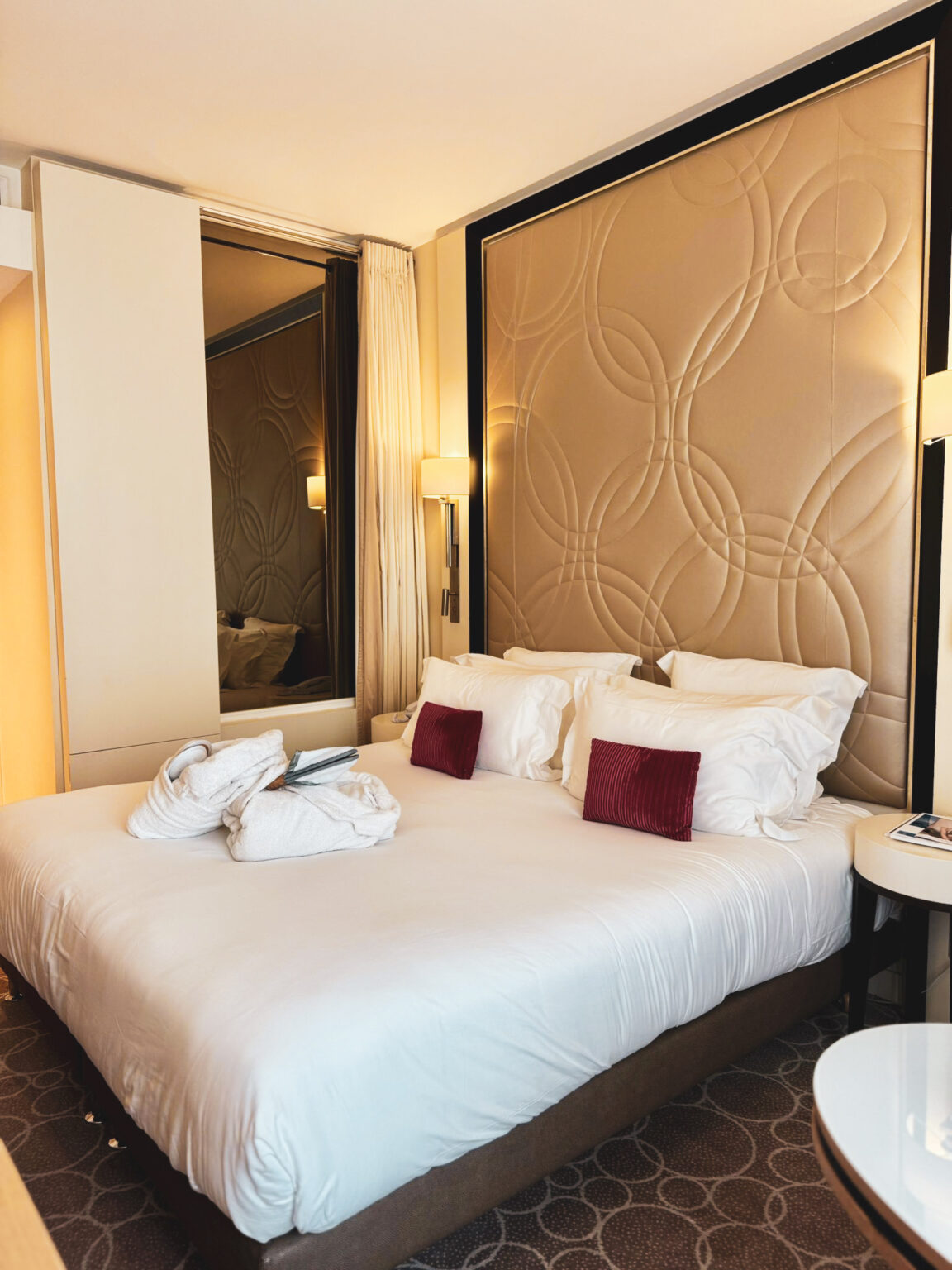 chambre-classique-vue-ville-luz-grand-hotel (1)