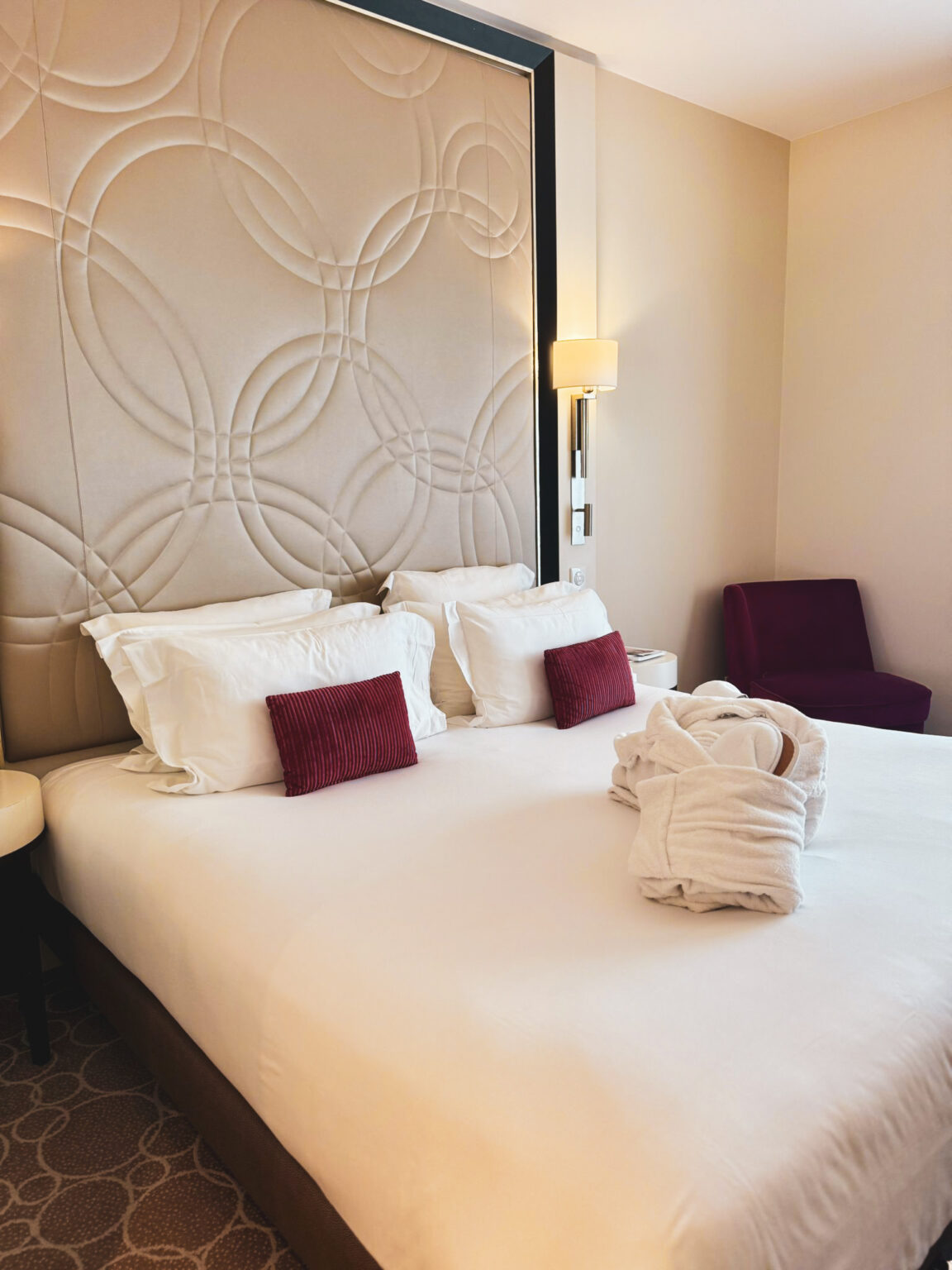 chambre-classique-vue-ville-luz-grand-hotel (1)