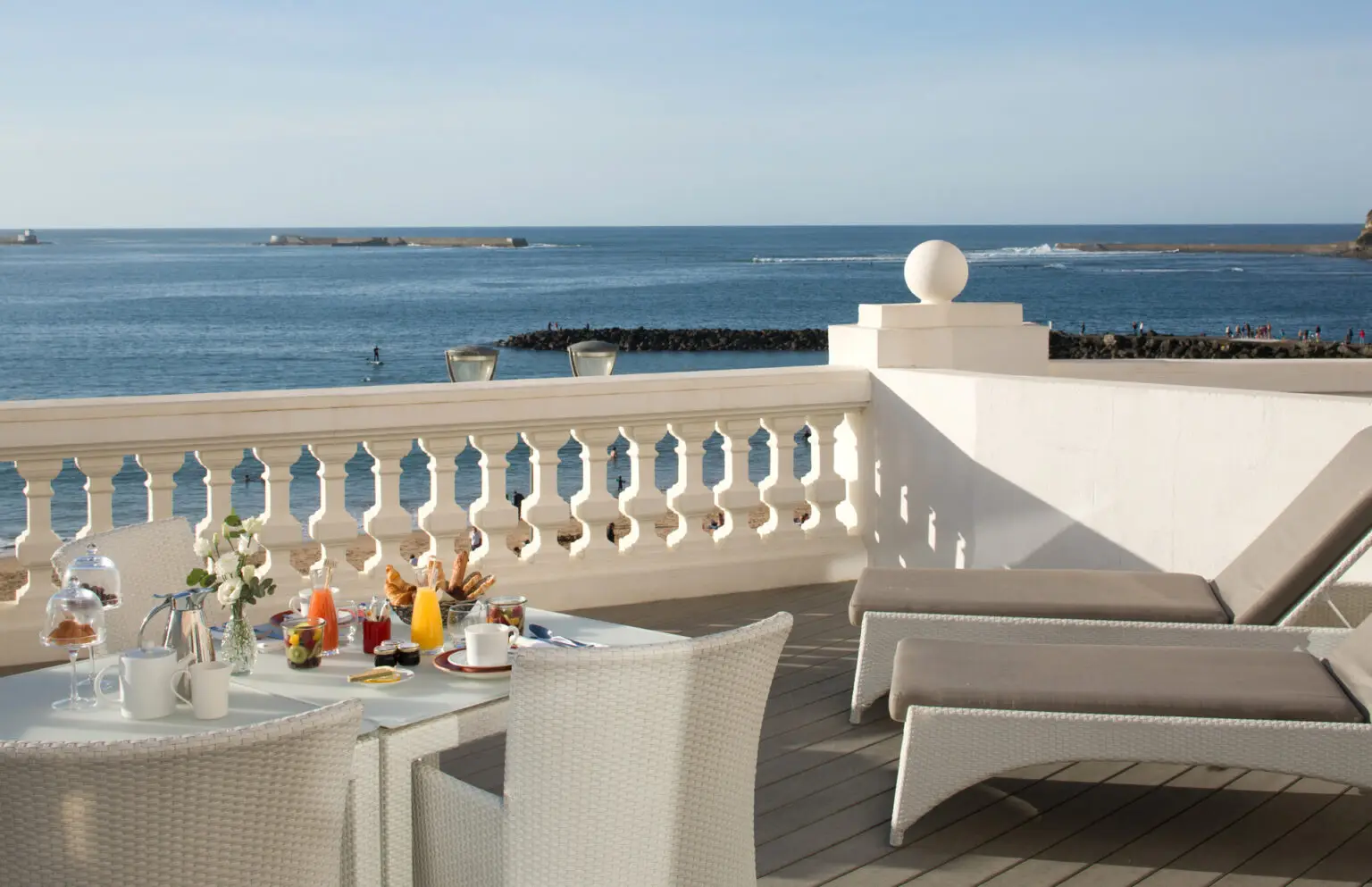 terrasse chambre grand hotel saint jean de luz​