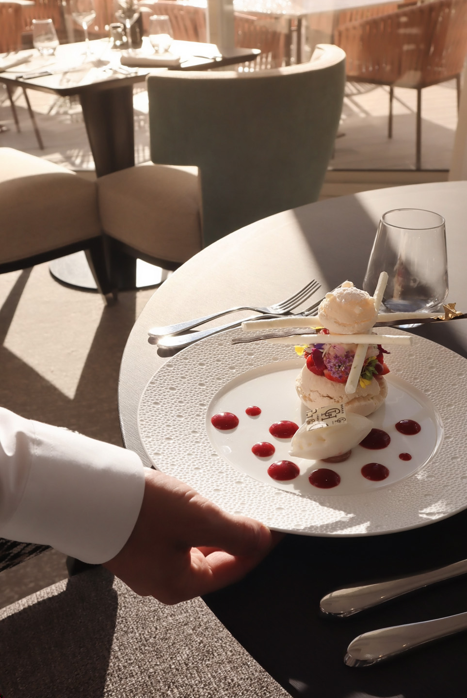 plat salle restaurant aho fina.jpg